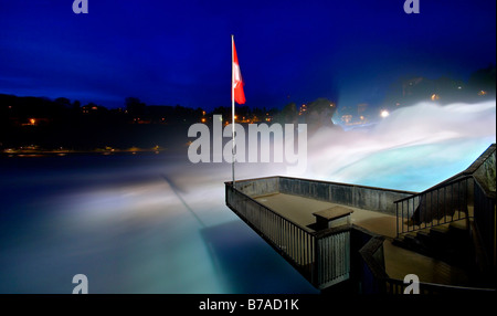 Piattaforma di Osservazione presso il Rheinfall, Cascate del Reno di Neuhausen am Rheinfall, cantone di Schaffenhausen, Svizzera, Europa Foto Stock