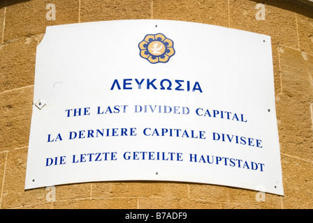 Segno, l'ultima capitale europea divisa, Nicosia, Cipro, parte greca, membro dell'UE Foto Stock