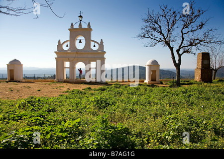 Steeple Peña de Arias Montano Alajar Parco Naturale della Sierra de Aracena e Picos de Aroche Huelva Andalusia Spagna Foto Stock