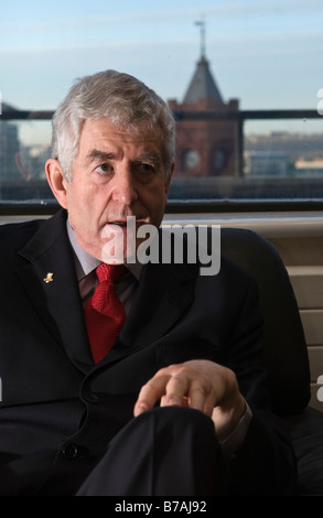 Rhodri Morgan complessivo del lavoro Gli Stati per Cardiff West e primo ministro della National Assembly for Wales Foto Stock