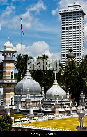 Tetto del con dossi-style Masjid Jamek di Kuala Lumpur in Malesia Foto Stock