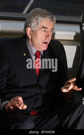 Rhodri Morgan complessivo del lavoro Gli Stati per Cardiff West e primo ministro della National Assembly for Wales Foto Stock