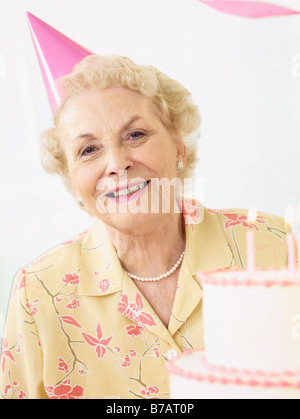 Senior festeggia il compleanno Foto Stock