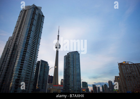 Vista del centro cittadino di Toronto dal Gardiner Expressway, Ontario, Canada Foto Stock