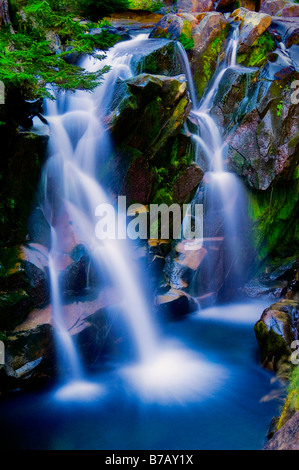 Il livello inferiore di Ruby cade sul fiume paradiso. Il Parco Nazionale del Monte Rainier, Washington, Stati Uniti d'America Foto Stock