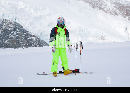 Sciatore Saas Fee della montagna della Svizzera Foto Stock