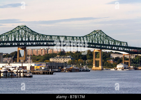 Il Maurice J Tobin Bridge e al porto di Boston Boston Massachusetts, STATI UNITI D'AMERICA Foto Stock