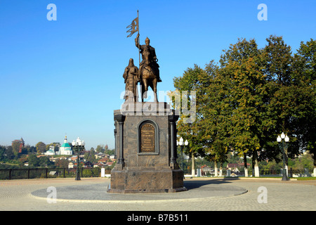 Monumento equestre a Grand Prince Vladimir Monomakh II (1053-1125) fondatore della città di Vladimir, Russia Foto Stock