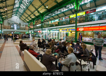 Moderno centro commerciale e dei ristoranti a Sofia in Bulgaria Foto Stock