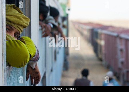 I passeggeri di minerale di ferro in treno da Zouerat a Nouadhibou in Mauritania Foto Stock