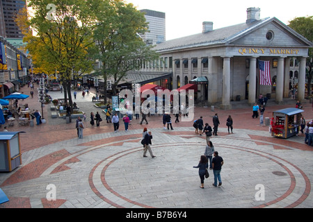 Il Mercato di Quincy si trova in Faneuil Hall Marketplace in Boston Massachusetts, STATI UNITI D'AMERICA Foto Stock