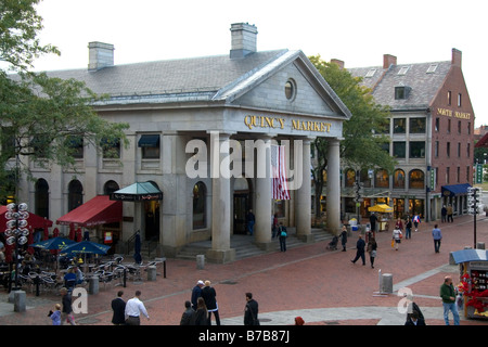 Il Mercato di Quincy si trova in Faneuil Hall Marketplace in Boston Massachusetts, STATI UNITI D'AMERICA Foto Stock