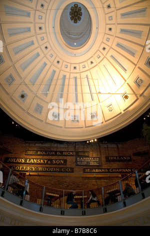Vista sulla cupola all'interno di Quincy Market situato in Faneuil Hall Marketplace in Boston Massachusetts, STATI UNITI D'AMERICA Foto Stock