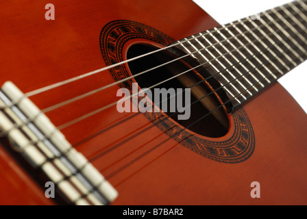 Acoustic six string guitar coperti da una vernice di color marrone Foto Stock