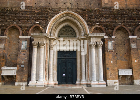 Portale della chiesa di Giovanni e Paolo a Campo Santi Giovanni e Paolo a Venezia Italia Europa Foto Stock