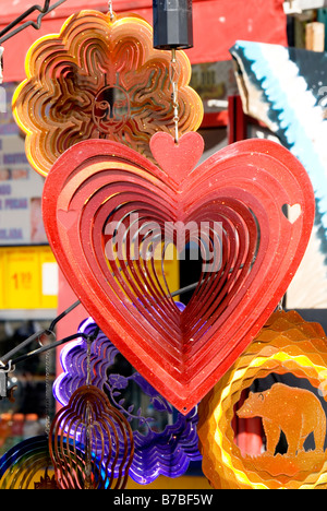 ROTAZIONE ROTAZIONE VENDITA ROTAZIONE ROTAZIONE ESTATE ROTAZIONE SAN VALENTINO-GIORNO DI SAN VALENTINO CALDO CALORE VENTO VORTICE VENTO VENTO ROJO CORAZON AMOR ROTAR CREATIVO Foto Stock