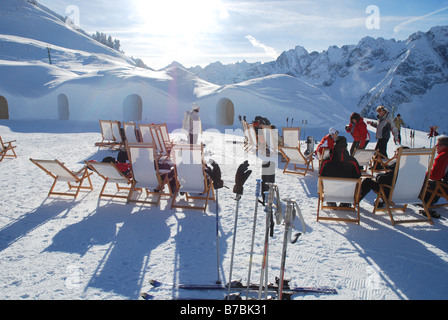 Il White lounge cafe bar Ahorn montagne Mayrhofen Austria Foto Stock