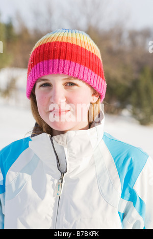 Ritratto di 13 anno vecchia ragazza, outdoor, inverno, Wininpeg, Canada Foto Stock