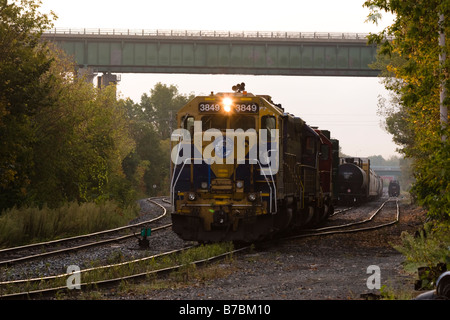 La Nuova Inghilterra Central Railroad locomotive diesel interruttore auto del trasporto merci ferroviario in cantiere al White River Junction Vermont VT USA Foto Stock