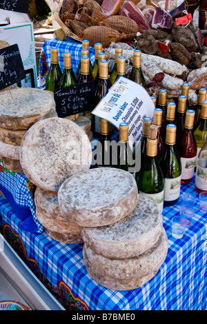 Tariffa locale per la vendita in un mercato di Annecy, Francia. Foto Stock