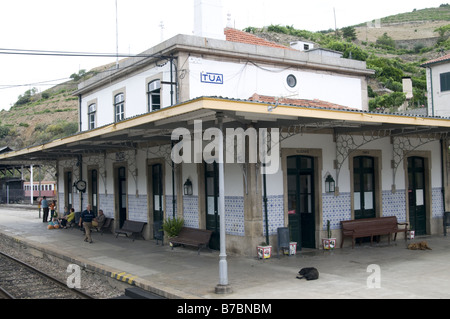 Stazione ferroviaria di Pinhao sulla valle del Douro Foto Stock