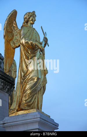 Fernkorn Golden Angeli fuori la cattedrale di Zagabria, Croazia Foto Stock