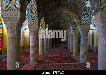 All'interno di Nasir ol Molk moschea di Shiraz Iran Foto Stock