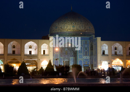 Lo Sceicco Lotfollah moschea imam Square a Esfahan Iran Foto Stock