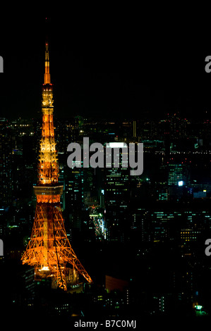 La Torre di Tokyo visto da Tokyo City View observation deck nella Mori Tower a Roppongi Hills, Tokyo, Giappone. Foto Stock