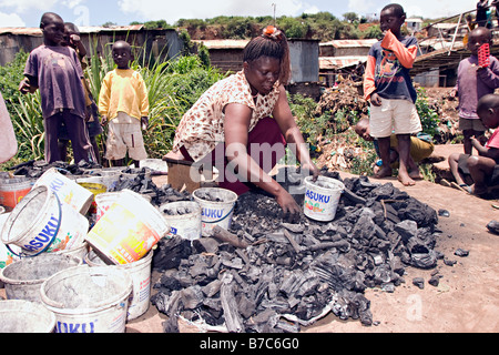 Scene generale in ed intorno a Kibera, la seconda più grande baraccopoli in Africa dopo Soweto. Kibera, Nairobi. Foto Stock