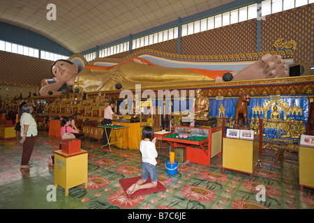 Buddha pendente presso Wat Chaiyamangalaram aka Wat Chaiya, Penang, Malaysia Foto Stock