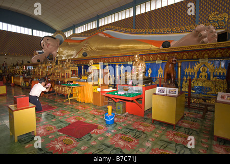 Buddha pendente presso Wat Chaiyamangalaram aka Wat Chaiya, Penang, Malaysia Foto Stock