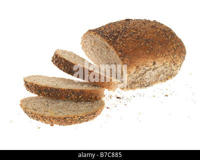 Pane appena sfornato Brown seminate lotto focaccia contro uno sfondo bianco con nessun popolo e un tracciato di ritaglio Foto Stock