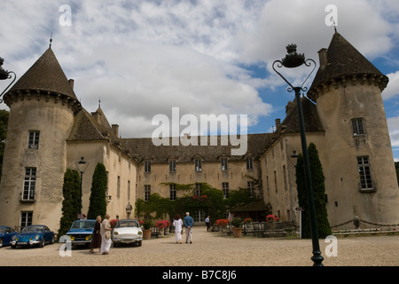 Musee Château de Savigny-lès-Beaune, Cote d'Or Francia. Raccolta di Renault auto da rally in mostra. Fiat Abarth Sport cars racing Foto Stock