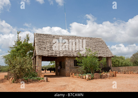 Ingresso gate Buchuma parco nazionale orientale di Tsavo Kenya Foto Stock