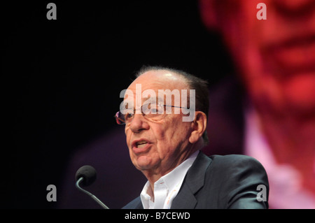 Ritratto di Rupert Murdoch, proprietario del gigante multimediale di News Corp, affrontando una conferenza sui nuovi media in Gerusalemme, Israele Foto Stock