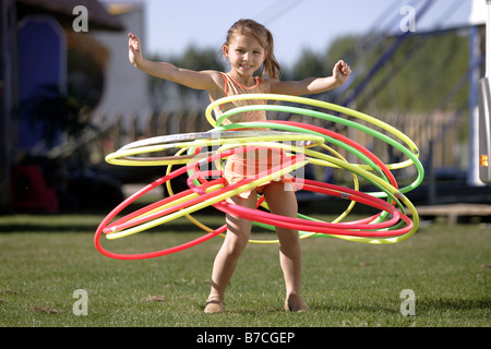 Americus Wilson, 6 anno vecchio hula hoop hulahoop star al suo genitore il circus in Nuova Zelanda Foto Stock