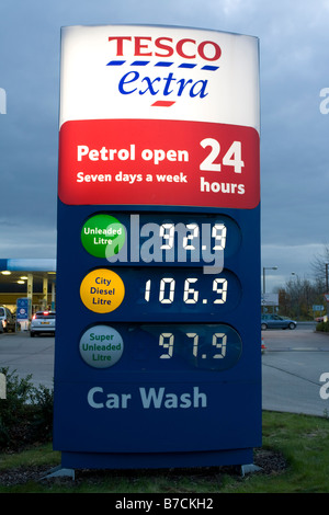 Tesco stazione di benzina - Milton Keynes - Buckinghamshire Foto Stock