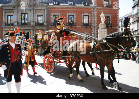 Il corteo storico con una carrozza con cavalli per accogliere gli ospiti dalla spagnola ministero degli Esteri, Spagna, Madrid Foto Stock