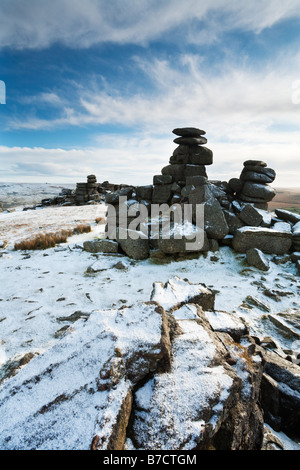 In inverno la neve sulla copertura pinzare Tor Parco Nazionale di Dartmoor Devon England Regno Unito Foto Stock