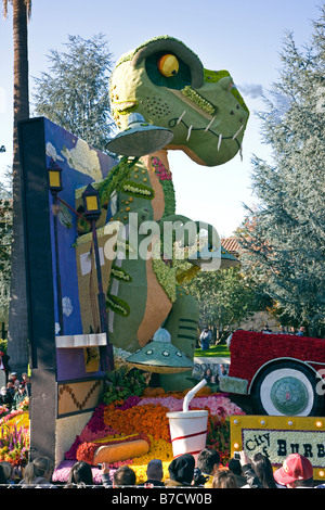 Carri allegorici decorati con fiori in l annuale Giorno di nuovi anni Rose Bowl Parade, Pasadena, California, Stati Uniti d'America Foto Stock