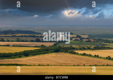 Salthouse chiesa e la campagna sulla Costa North Norfolk Foto Stock