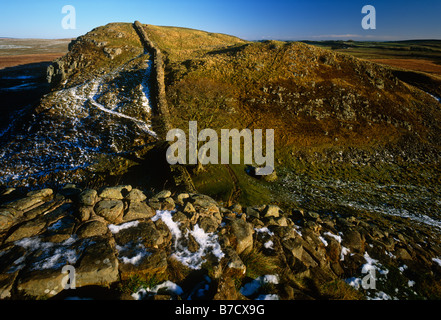 Sycamore Gap sul vallo di Adriano vicino a due volte infuso, parco nazionale di Northumberland, Northumberland Foto Stock