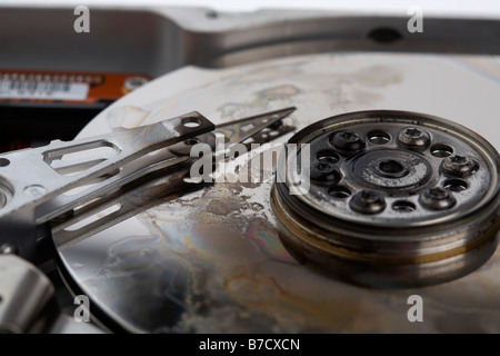 Fire danneggiato bruciato aprire unità disco rigido del computer Foto Stock