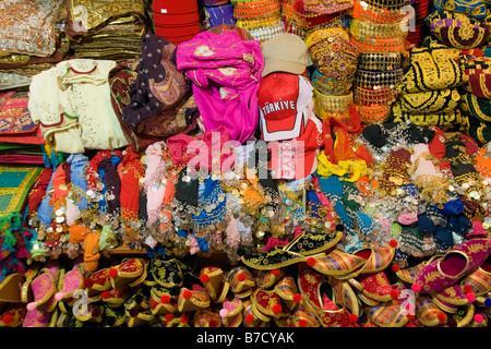 Bagno turco souvenir per la vendita su un mercato in stallo, Istanbul, Turchia Foto Stock