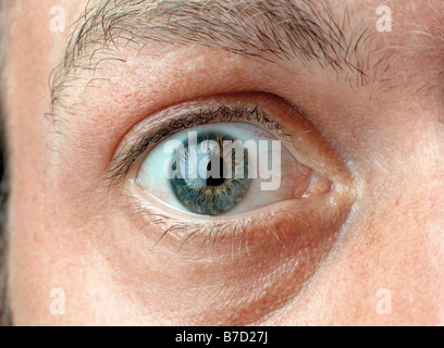 Close-up di un uomo con gli occhi Foto Stock