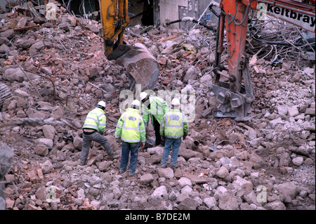 Inquadratura ravvicinata di un attivo centro di demolizione a Southwark Towers, 32 London Bridge Southwark Foto Stock