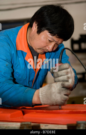 Lavoratore facendo kayak a Shanghai in Cina Foto Stock