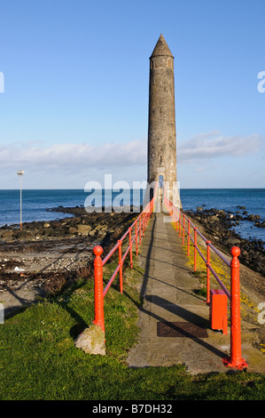 Percorso che conduce alla Chaine Memorial roundtower, Larne Foto Stock