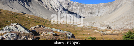 La Ptarmigan Cirque trail a Highwood passare a Kananaskis Country, Alberta Foto Stock